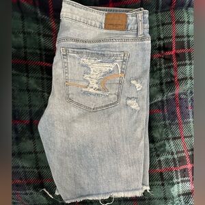 American Eagle low-rise Bermuda shorts size: 6